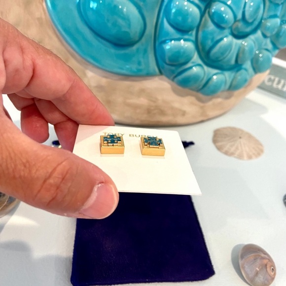 NWT Authentic luxury minimalist Tory Burch Block T Logo Stud Earrings